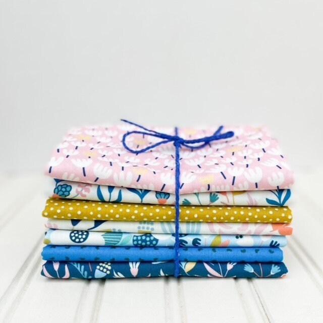 Rose Garden Fat Quarter Bundle by Felicity Fabrics (7 fat quarters)